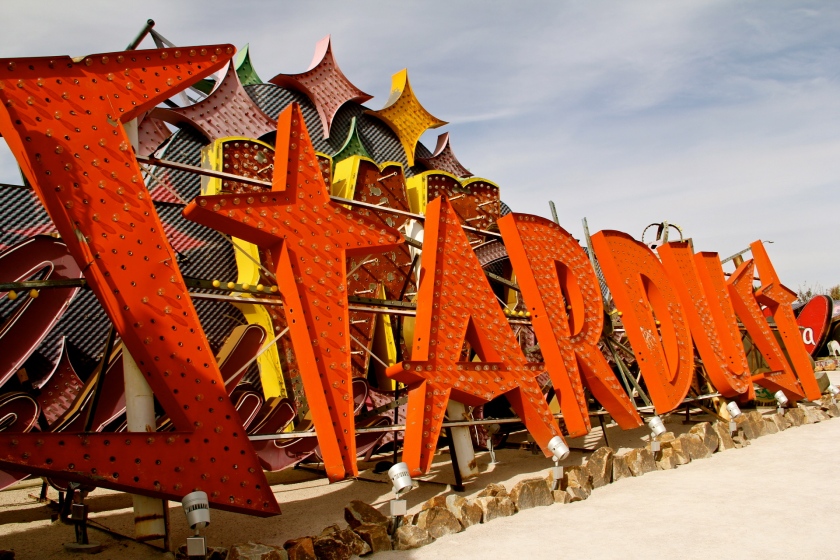 The Stardust sign's font is "Atomic" embracing the spirit of the age, it was meant to resemble the mushroom cloud of atomic tests.